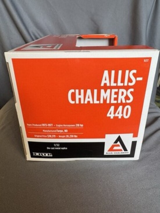 ERTL 1/32 Scale Allis Chalmers 7580 Tractor with Duals (NIB)
